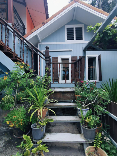 Exterior 1