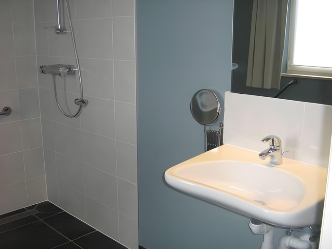 Bathroom 2, Hotel Oude Eycke, Limburg