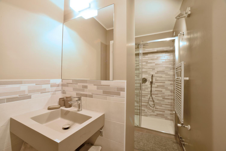 Bathroom 11