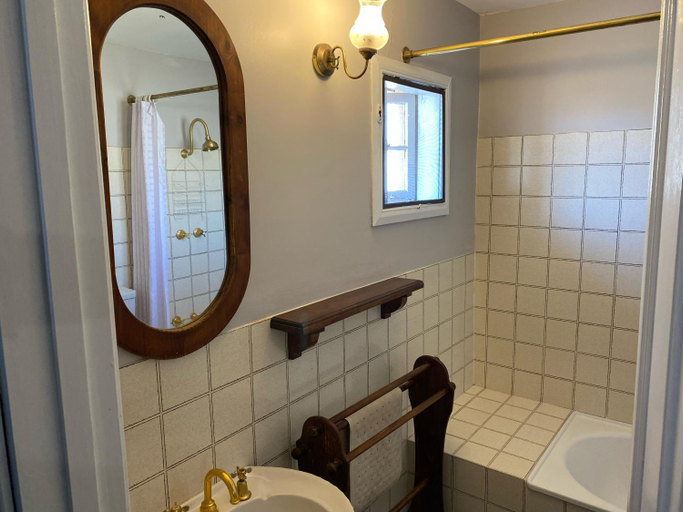 Bathroom 4