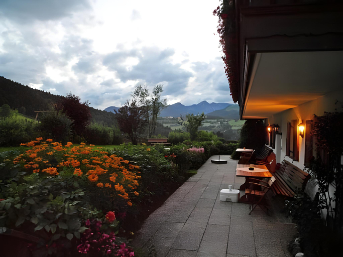 Others 4, Demelhof, Traunstein