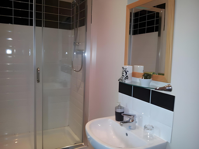 Bathroom 3, The Priory-NEW, Herefordshire
