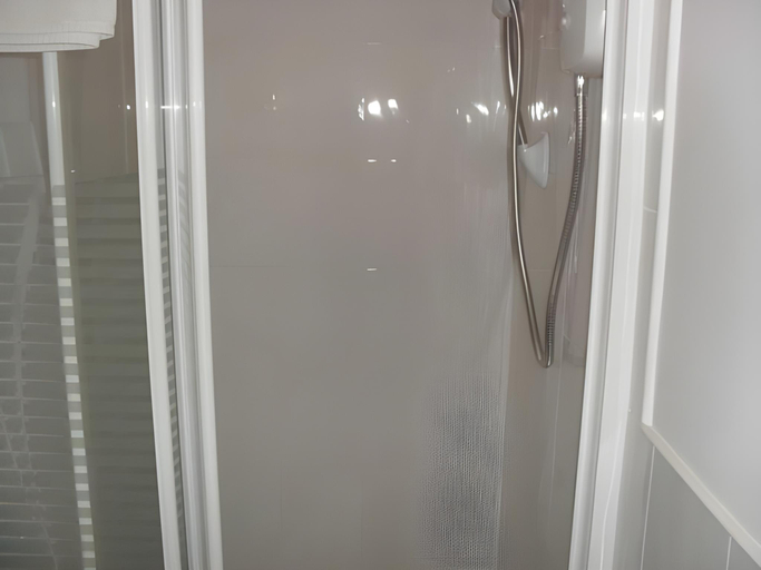 Bathroom 2, Causeway Bay Guesthouse Portrush, Causeway Coast and Glens