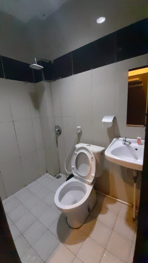 Bathroom 13