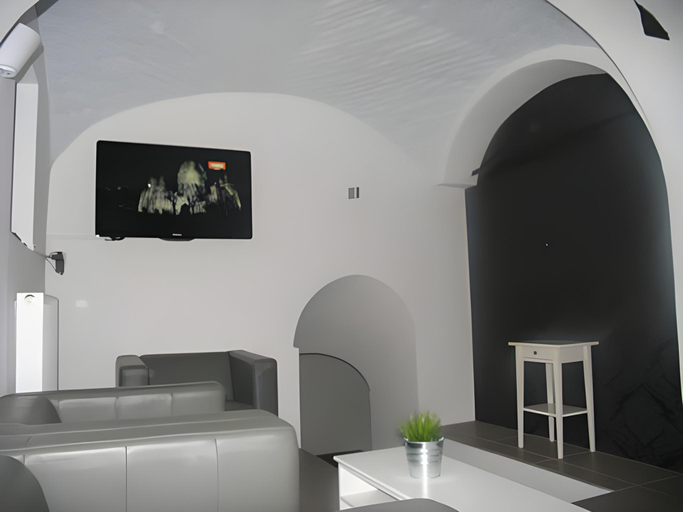 Public Area 5, 4 Rooms, Maribor