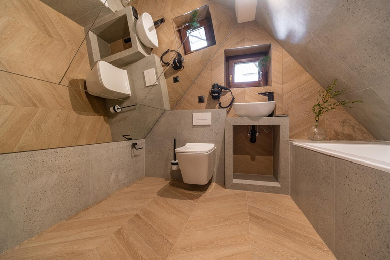 Bathroom 2, Silverton, Tatra