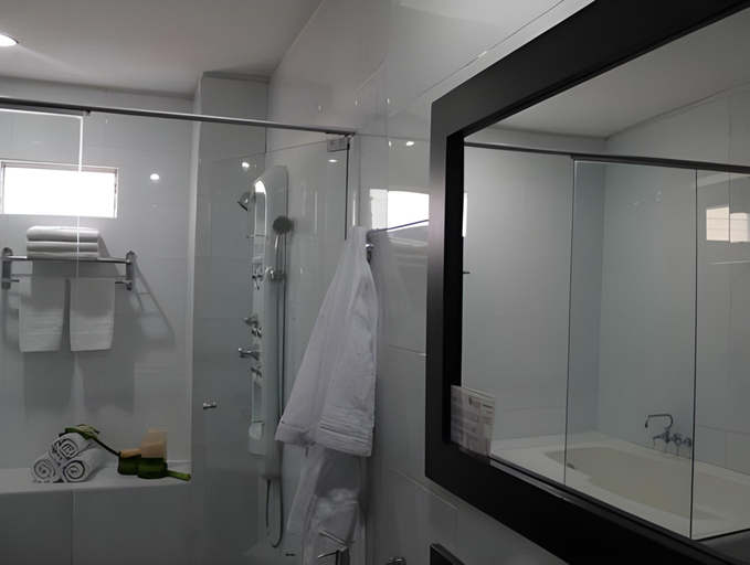 Bathroom 3, Hotel Varuna, Manizales
