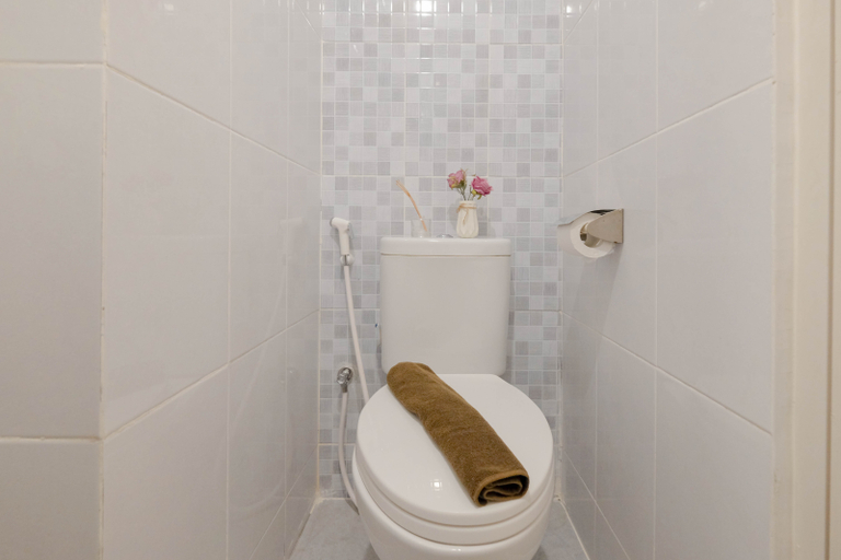 Bathroom 5, Tranquil Studio Tokyo Riverside PIK 2 Apartment By Travelio, Tangerang
