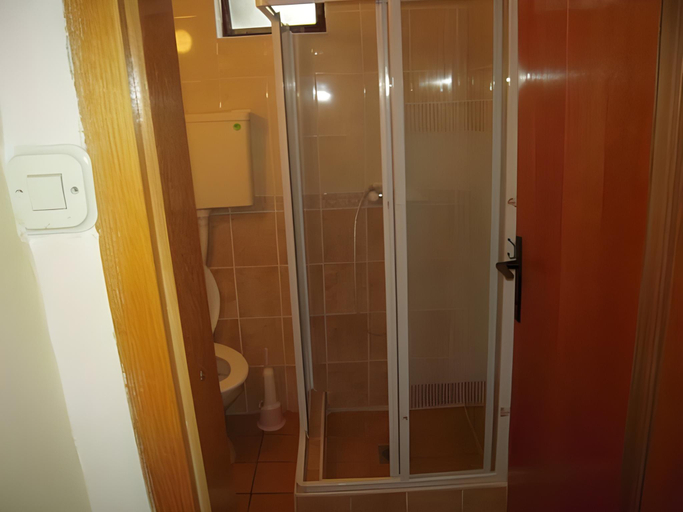 Bathroom 2, Lile Pestani Accommodation