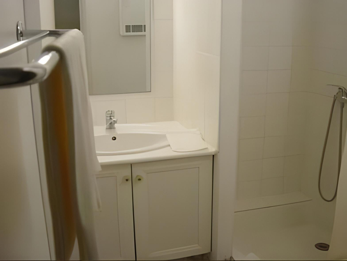 Bathroom 3, Les chambres et studios Camping Parc de Paletes, Ariège