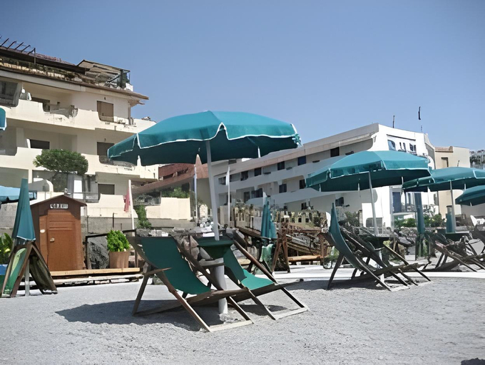 Exterior & Views 2, Villa Linda, Messina