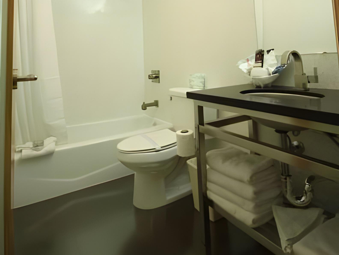 Bathroom 2, Grandview Inn, Los Angeles