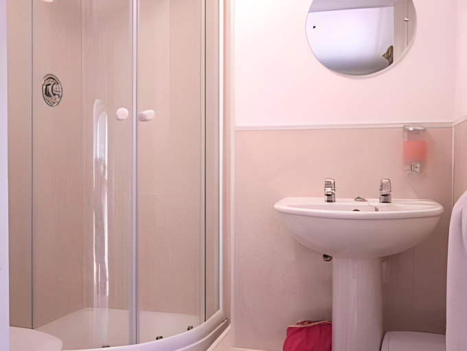 Bathroom 2, YHA Okehampton - Partner, Devon