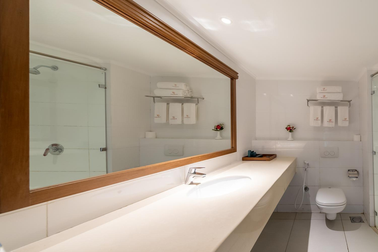 Bathroom 4, Sairock Beach Hotel Spa & Conferencing, Nyali