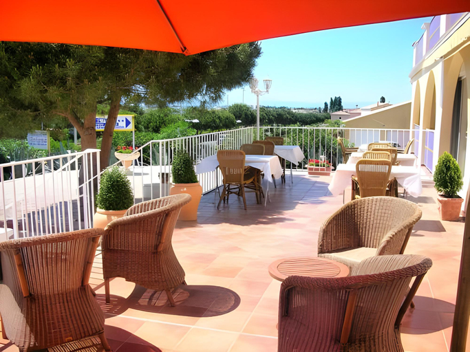 Others 3, Hotel Athena, Hérault