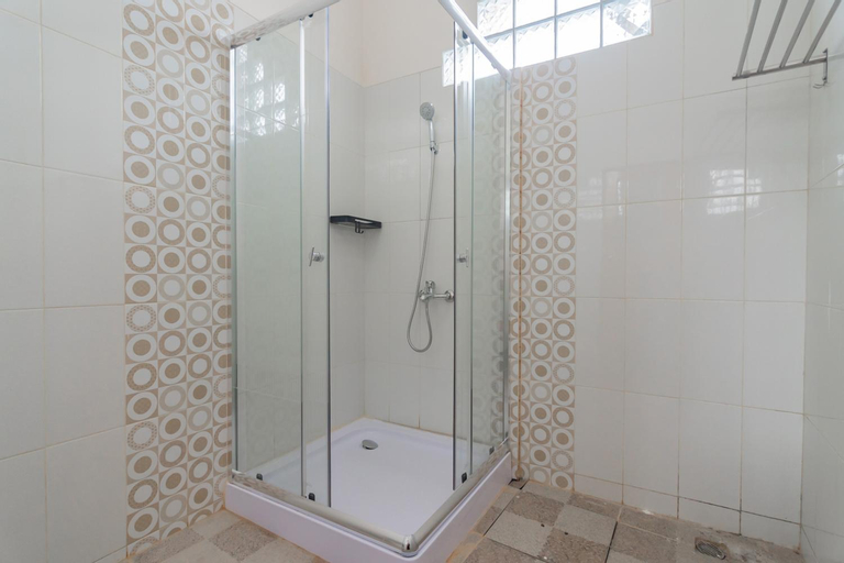 Bathroom 7