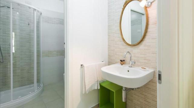 Bathroom 27