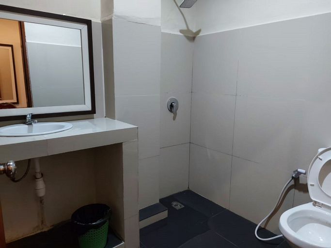 Bathroom 10