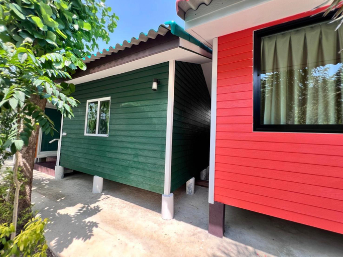 Exterior 8