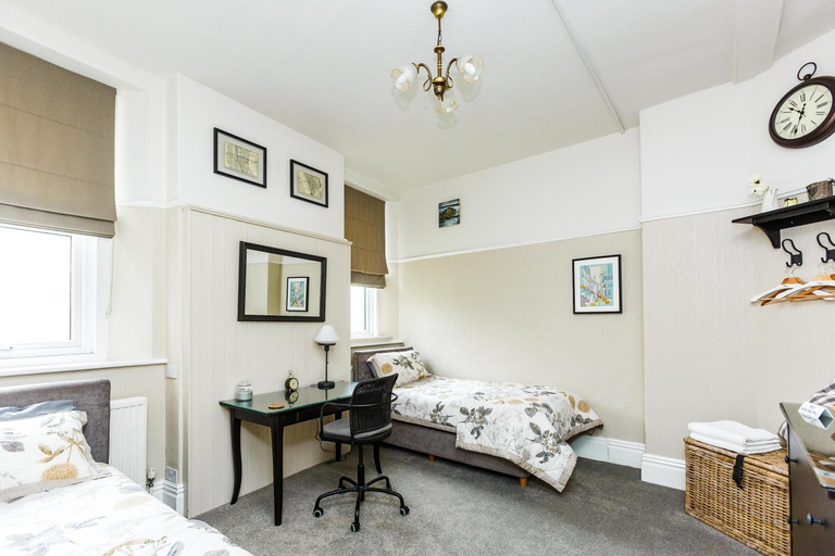 Bedroom 2, The Old Crown Inn, Sheffield