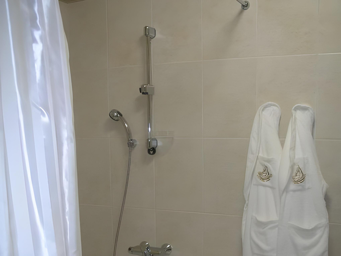 Bathroom 3, Navaria Nova, Pustomytivs'kyi