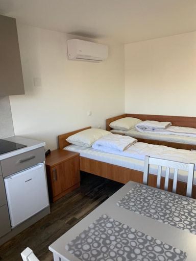 Others 4, Apartman Decorus, Maribor
