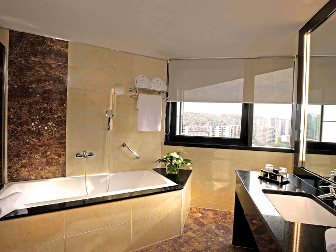 Bathroom 13