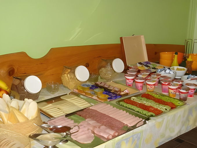 Food & Drinks 4, Penzion Tofi, Nitra