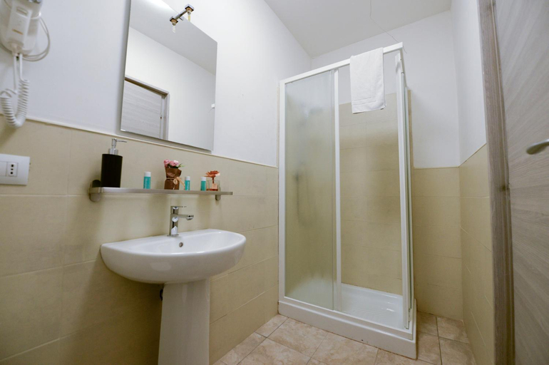 Bathroom 3, Palazzo Oliveto , Florence