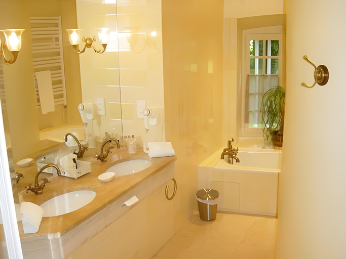 Bathroom 5, Chateau de Vault de Lugny, Yonne