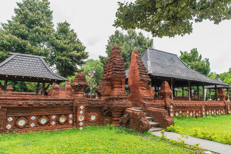 Others 2, OYO 91243 Bina Syariah Guest House, Cirebon