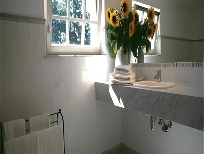 Bathroom 2, Hotel Aux Ecuries De La Reine, Liège