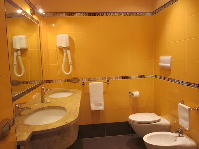 Bathroom 4, Mayer E Splendid, Brescia