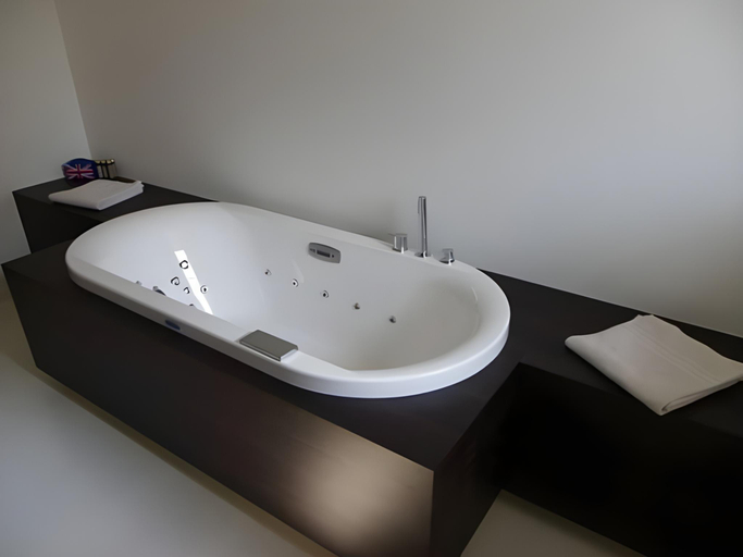 Bathroom 3, Hotel B - Boskapelhoeve, Oost-Vlaanderen