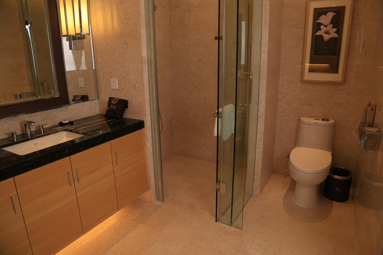 Bathroom 5, Changfeng Gloria Plaza Hotel, Guangzhou