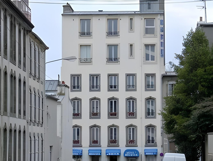 Exterior & Views