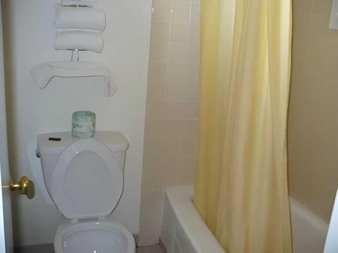 Bathroom, Arizona Inn, Mohave