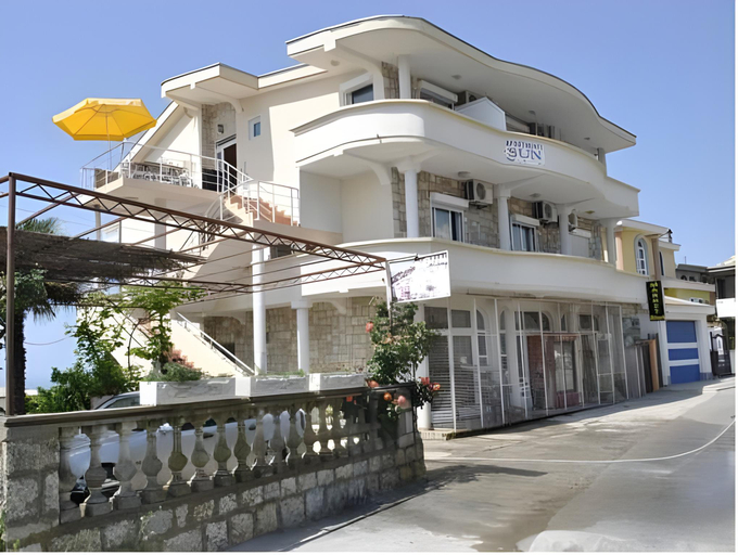 Others 5, Sun Apartments