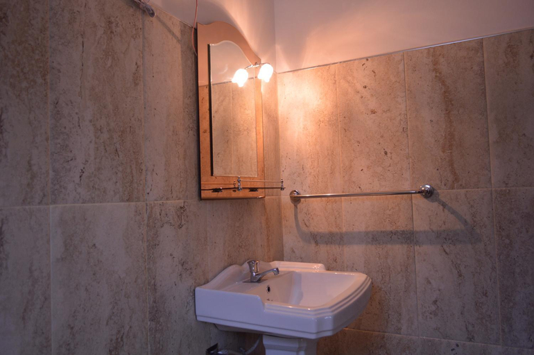 Bathroom 5, Green View Holiday Resort, Ukuwela