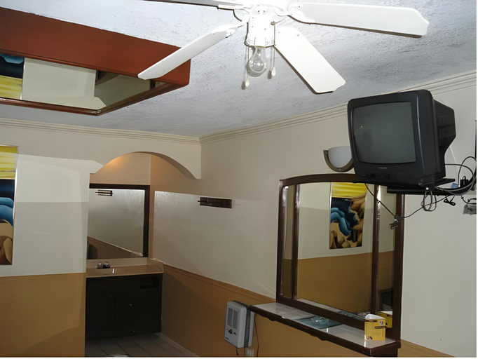 Bedroom 2, Motel Las Fuentes, Mexicali