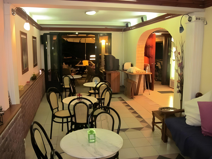 Food & Drinks 3, Mavra Studios, Ionian Islands