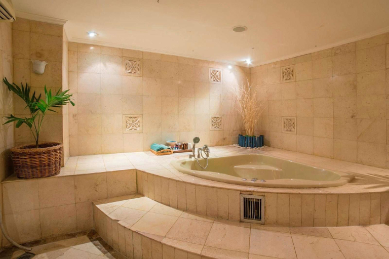 Bathroom, Mega Anggrek Hotel Jakarta Slipi, Jakarta Barat