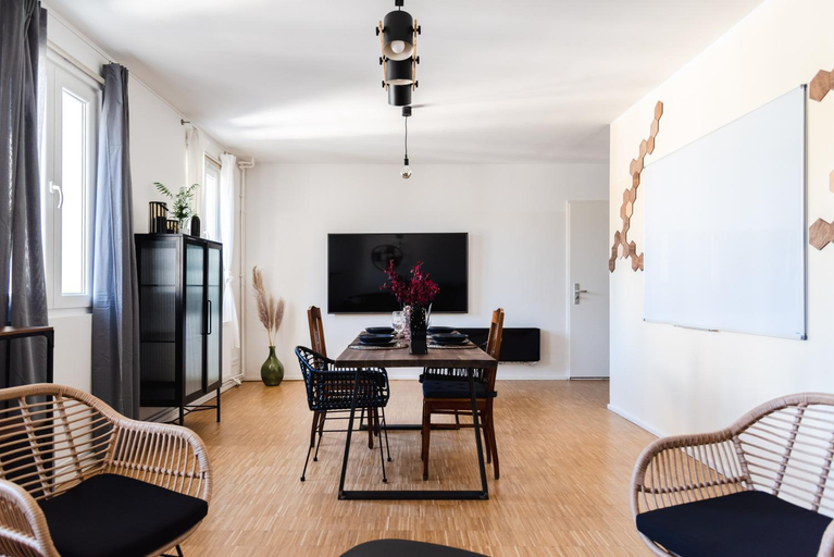 Others 5, Kreuzberg Downtown Retreat - no elevator, Berlin