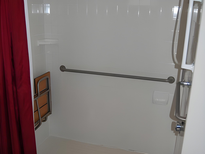 Bathroom 2, Ledges By the Bay, Knox