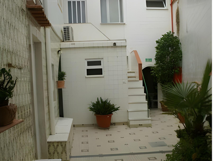 Others 5, Bela Vista, Olhão