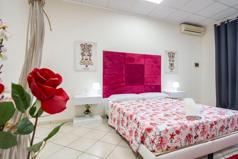 Bedroom 2, Royal Playa Suite and Apartament -private parking- self chek out, Catania
