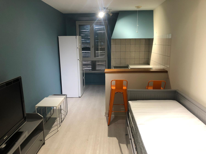 Others 3, Appartement porte du cantal, Cantal