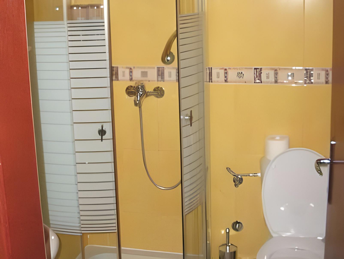 Bathroom 4, Hotel Borkovac, Irig