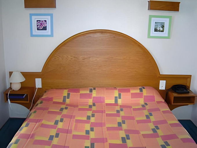 Bedroom 3, Hôtel La Tour des Anglais, Mayenne