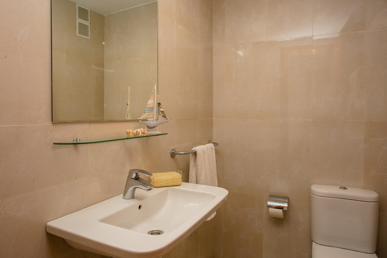 Bathroom 5, Camel Spring, Las Palmas